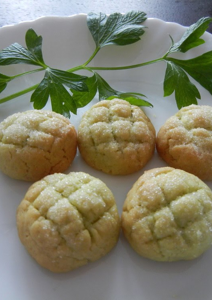A picture of Melon Bread-Style Avocado Cookies.