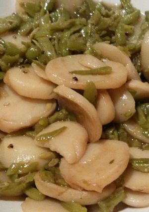 A picture of Green Beans and Slice Potatoes.