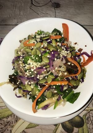 Una foto de Verduras multicolor con quinoa