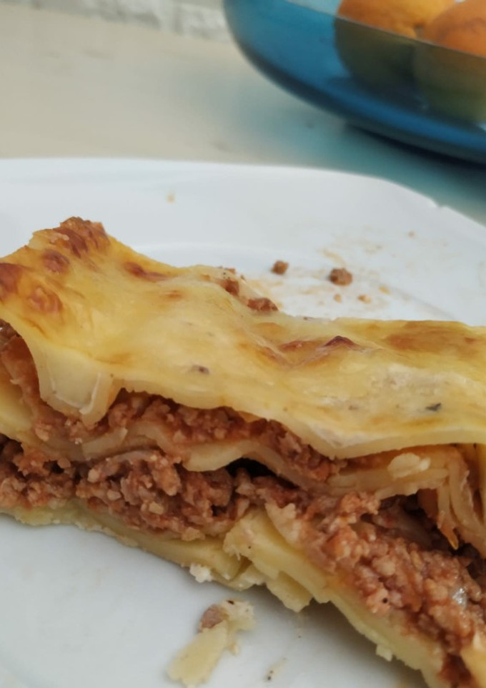 Una foto de Lasaña de carne y bechamel para 6 personas