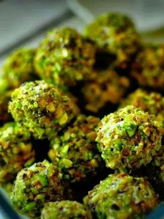 A picture of Encrusted Nut Balls Of Amazingness !.