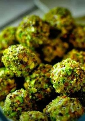 A picture of Encrusted Nut Balls Of Amazingness !.