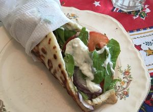 Una foto de Chicken Gyro o Kebab de Pollo