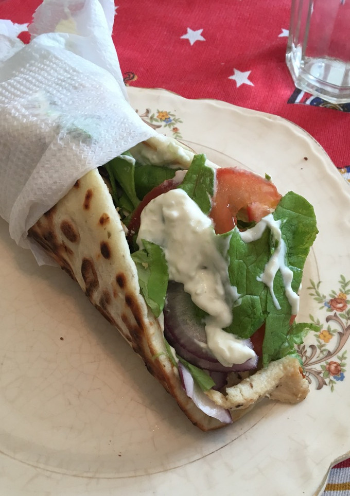 Una foto de Chicken Gyro o Kebab de Pollo