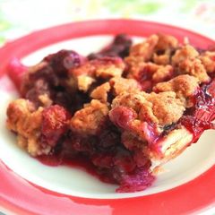 A picture of Blueberry Crumble Pie.
