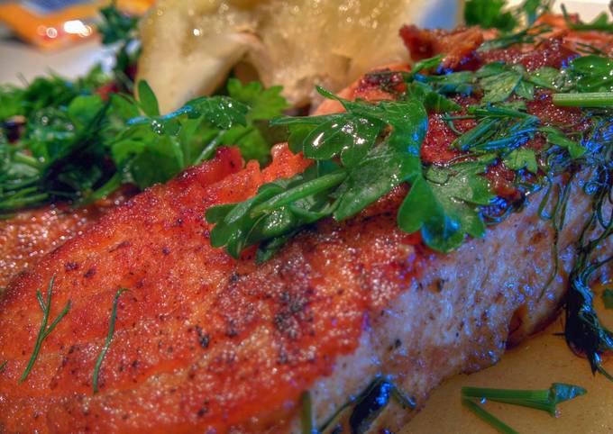 Traditional seared salmon