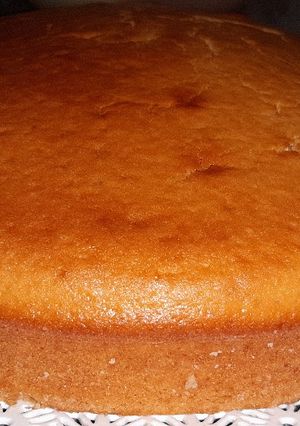 Una foto de Bizcochuelo casero con ralladura de limón y naranja