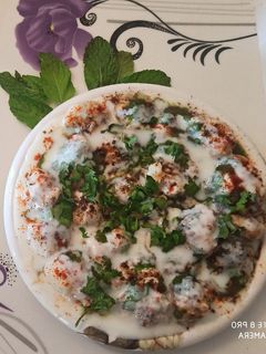 दही बड़ा (dahi vada recipe in Hindi) रेसिपी मुख्य फोटो
