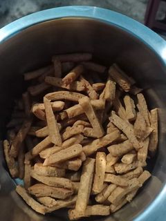 अजवाइन नमक पारे (ajwain namak pare recipe in Hindi) रेसिपी मुख्य फोटो