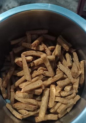 अजवाइन नमक पारे (ajwain namak pare recipe in Hindi) रेसिपी मुख्य फोटो