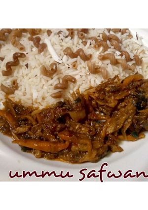 A picture of White rice with Brown macroni 🤩🤩🤩.