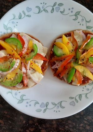 A picture of Bhakri pizza.