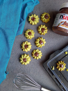 A picture of Nutella Filled Cookies.