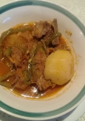 A picture of Hungarian meat & vegetable soup.