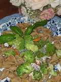 Pasta de chía con brócoli y aderezo de nueces