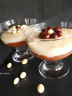 Una foto de Natillas de chocolate dos colores