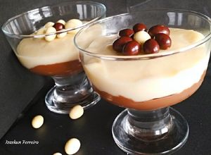 Una foto de Natillas de chocolate dos colores