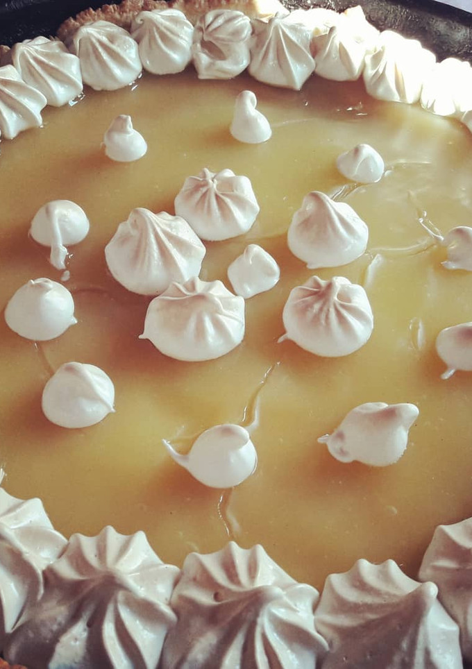 Una foto de Lemon pie  riquísimo!!! Y muy fácil:)