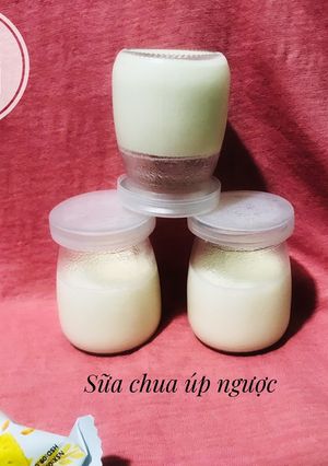 Hình của món Sữa chua úp ngược - ăn dặm.