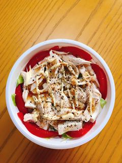 Hình của món Salad cà chua ức gà.