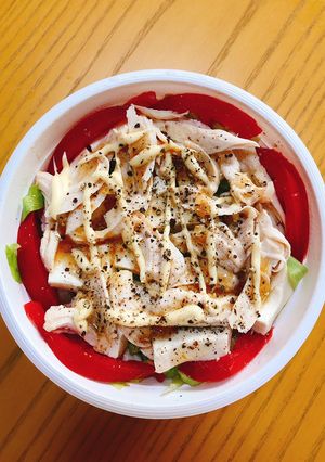 Hình của món Salad cà chua ức gà.