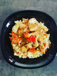 Una foto de Pollo Tandoori & Arroz con zanahoria y jengibre