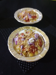 टिक्की छोले चाट (Tikki chole chat recipe in hindi) रेसिपी मुख्य फोटो