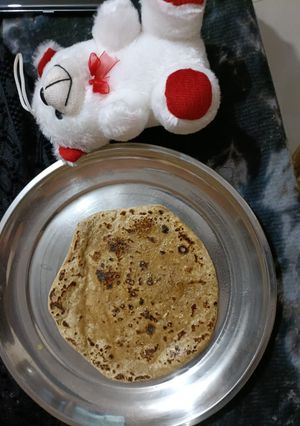 नमक अजवाइन का पराठा (namak ajwain ka paratha recipe in Hindi) रेसिपी मुख्य फोटो