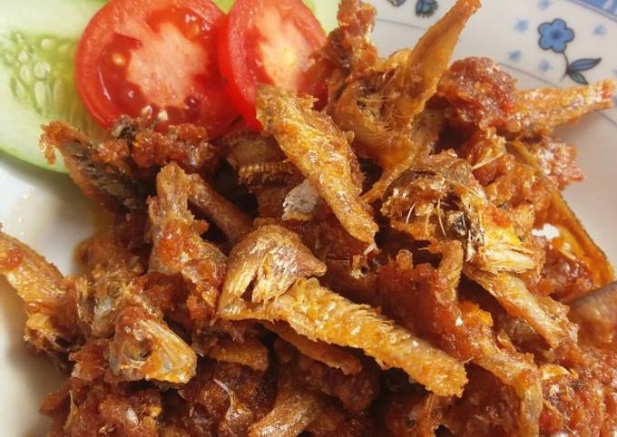 Bagaimana Menyiapkan Ikan Asin Kriuk Bumbu Sambel yang Sempurna