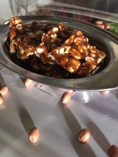 શીંગ ની ચીક્કી (Shing Chikki Recipe in Gujarati) રેસીપી મુખ્ય ફોટો