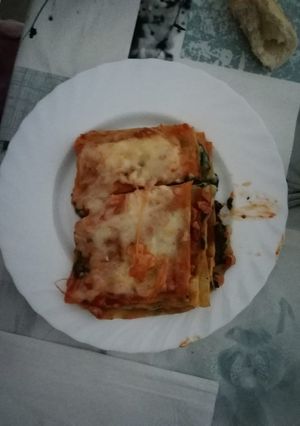 Una foto de Lasaña de espinacas y boloñesa de lomo y chorizo