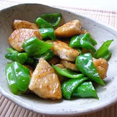 A picture of Chinese-style Pan-Fried Cheap Tuna With Green Peppers.