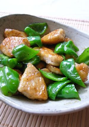 A picture of Chinese-style Pan-Fried Cheap Tuna With Green Peppers.