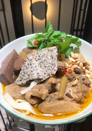 Hình của món Mì quảng vịt.