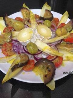 Una foto de Ensalada de endivia y berenjenas