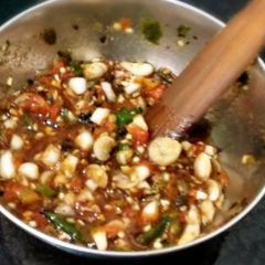 A picture of Bhut jalokia naga chives chutney🔥.