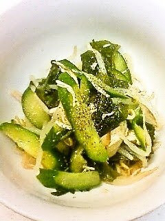 A picture of Easy and Refreshing Salad with Bean Sprouts and Wakame.