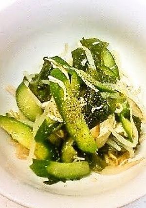 A picture of Easy and Refreshing Salad with Bean Sprouts and Wakame.