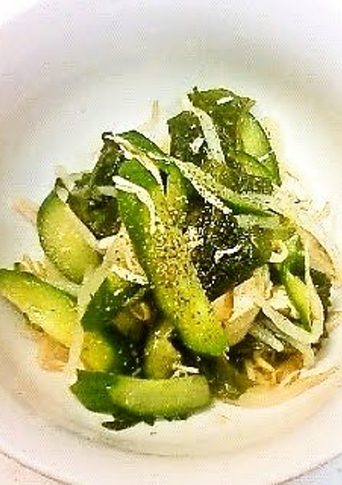 A picture of Easy and Refreshing Salad with Bean Sprouts and Wakame.