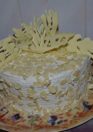 O poză a rețetei Tort cu cremă de petale de trandafiri!.