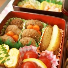A picture of Pork Tsukune Patties with Lotus Root for Sports Day or Cherry Blossom Viewing.