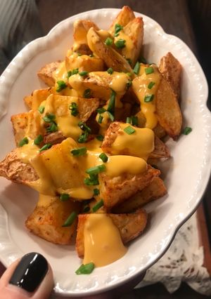 Una foto de Papas rústicas con cheddar y verdeo #airfryer