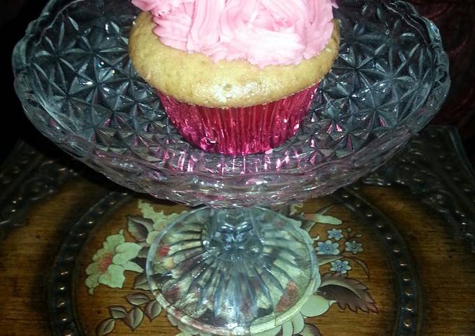 Buttermilk cupcakes with buttercream frosting. A recipe from Dr Ola's kitchen