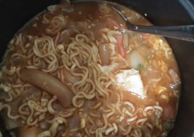 Seblak Indomie Ayam Geprek Hype Abis (Ala anak kos)