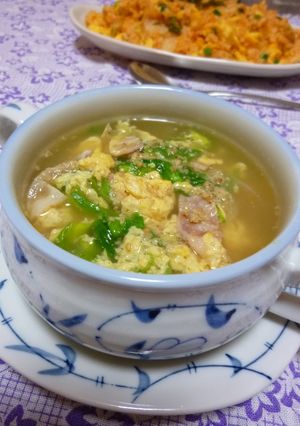 A picture of Chinese-style Sesame Soup with Bacon and Lettuce.