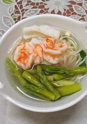 夏日蘆筍海鮮湯麵 的食譜成品照片