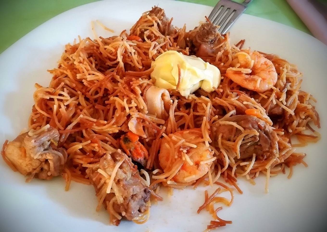 Fideuá mixta en paella