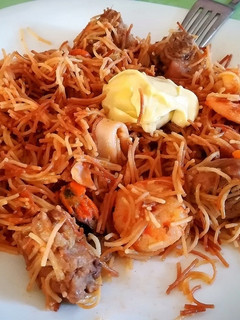 Una foto de Fideuá mixta en paella