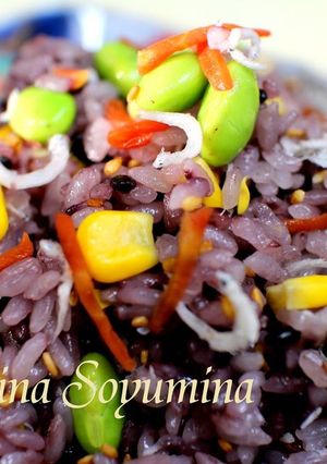 A picture of Seven Colored Mixed Black Rice.