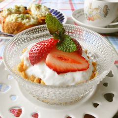 A picture of Granola with Strawberry Honey Yogurt.